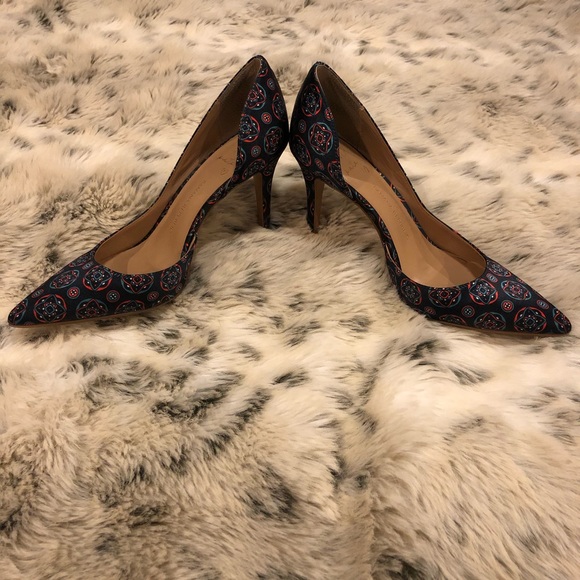 Gorgeous Banana Republic signature 3” heel. - Picture 5 of 8